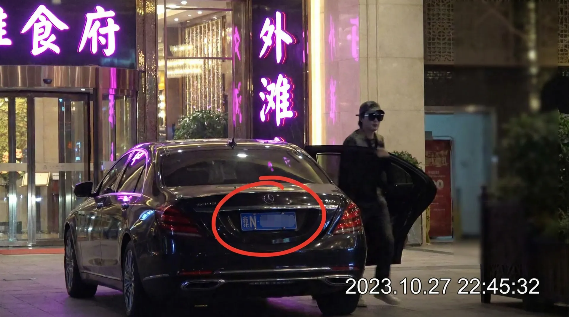 成人网站_成人网站电影最新更新~热点黑料成人网站大全 - 豪车餐厅外被拍